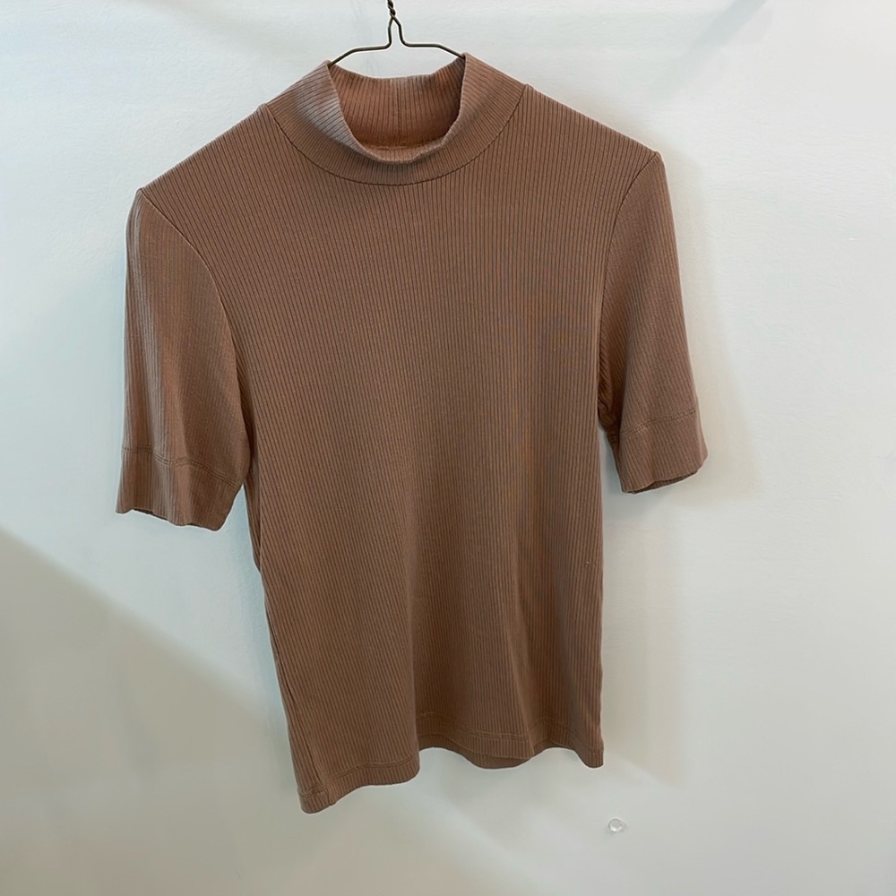 Everlane short sleeve top